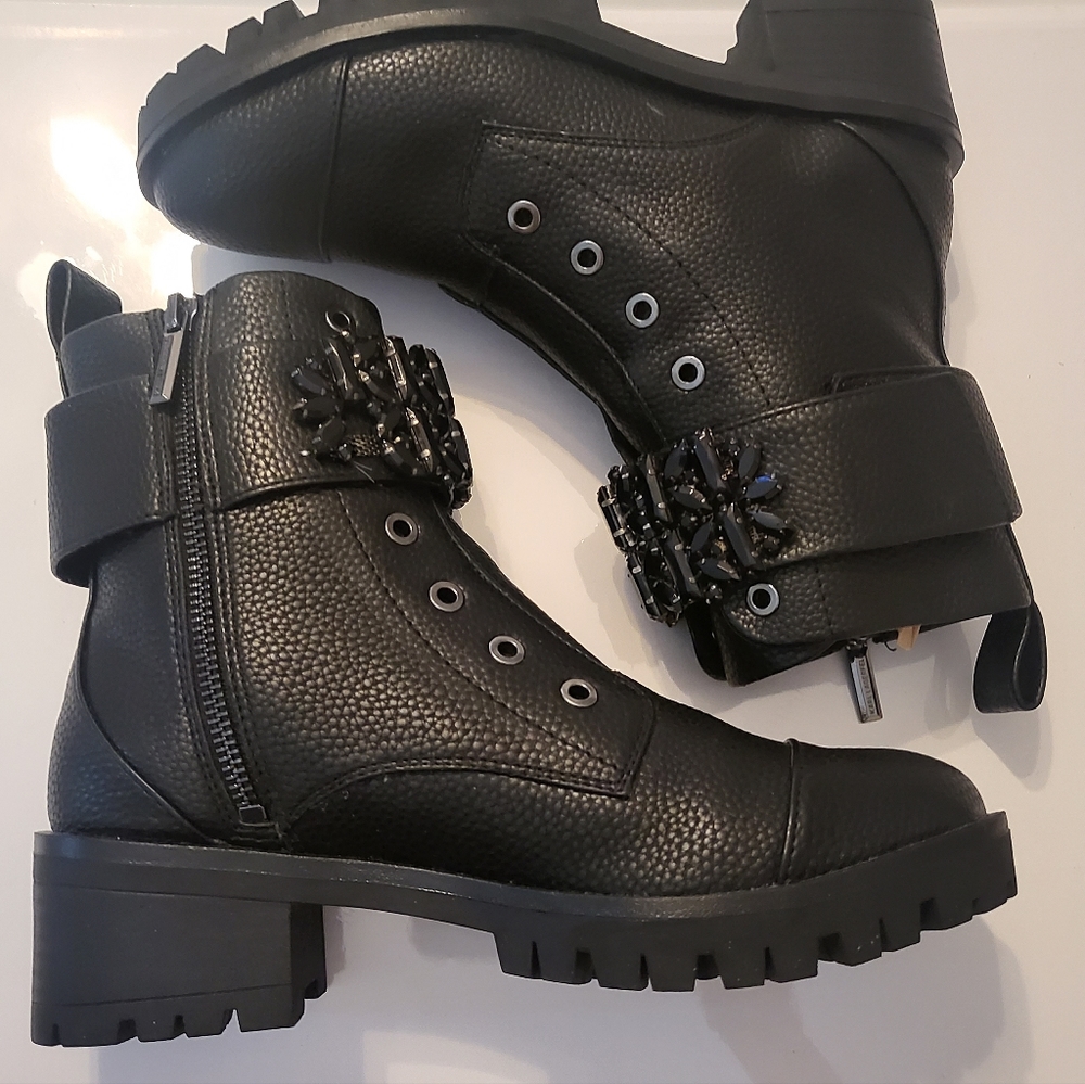 NWT Karl Lagerfeld Pippa Lug Sole Black Booties Ankle Boots Size 7 - Picture 3 of 14